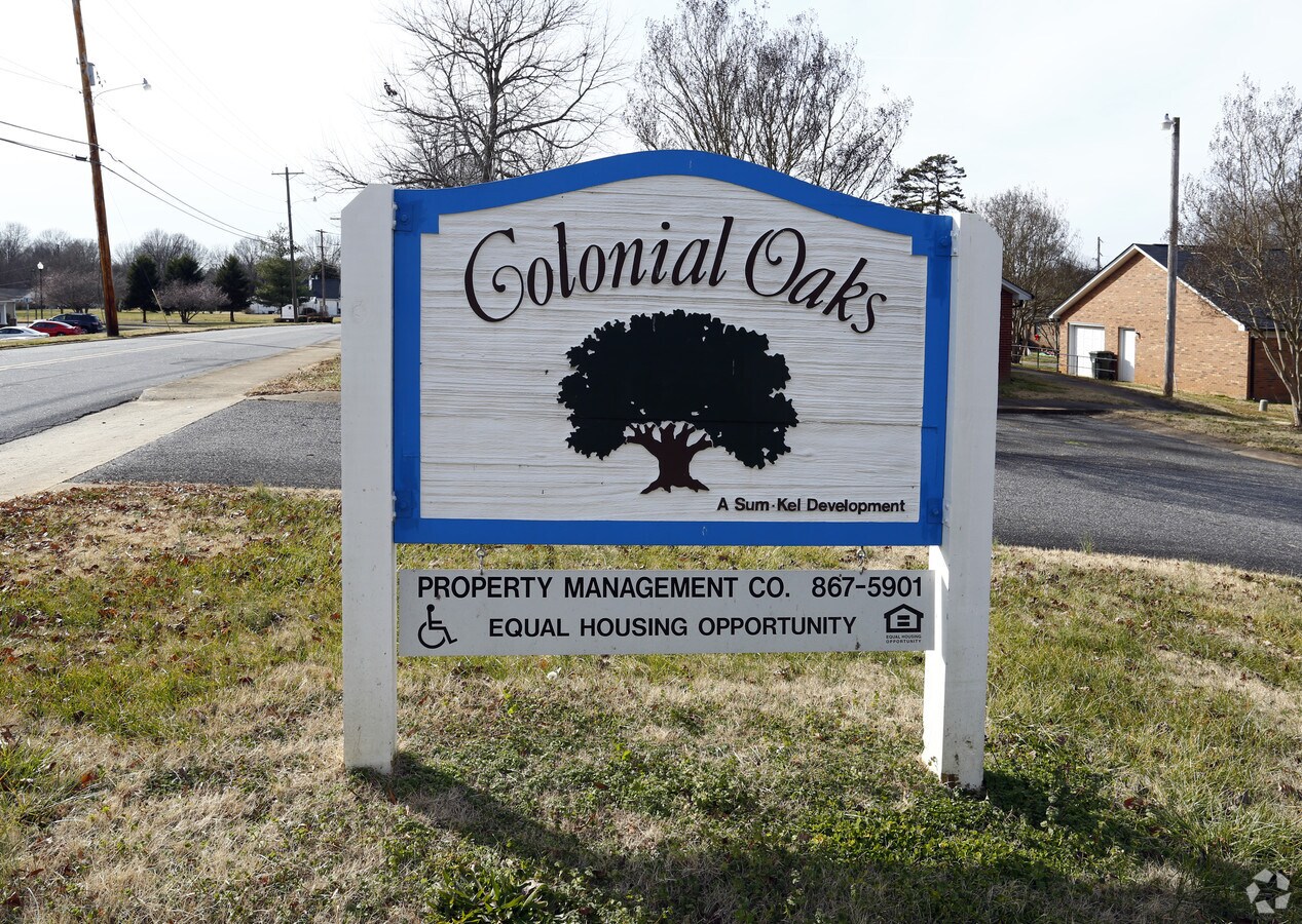 Photo - Colonial Oaks