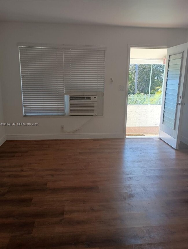 Building Photo - 545 74 Unit 8