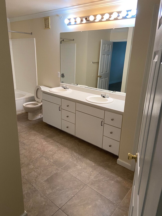 Photo - 18117 Bridle Bit Ln Unidad NA