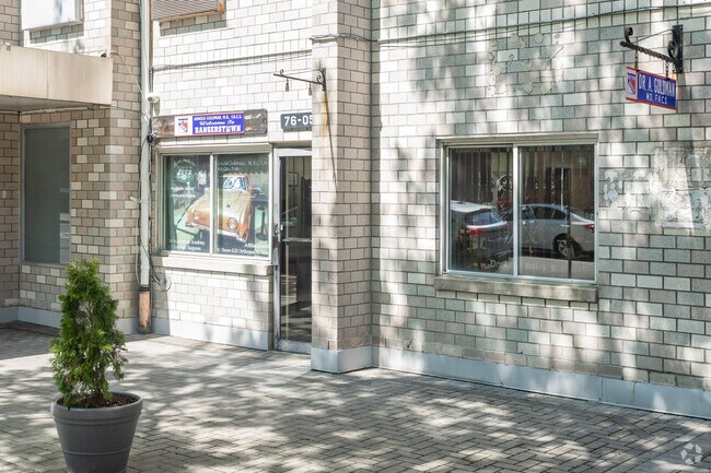 Photo - 76-01 113th St