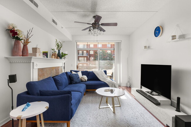 Photo - 656 Pearson St
