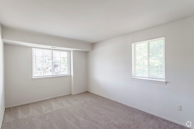 3 BR, 1.5 BA - 1,060 SF - Gateway Square Apartments