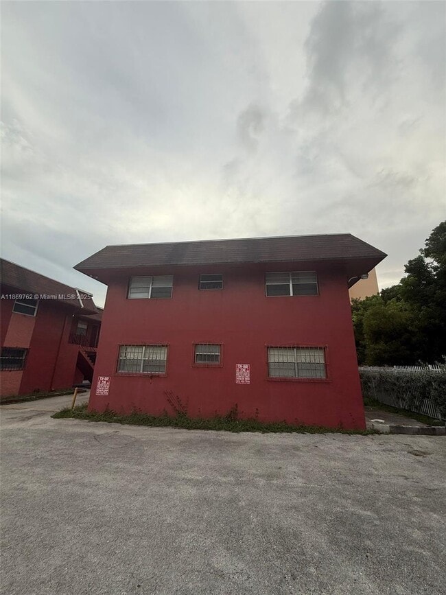 Building Photo - 747 NW 13th Ave Unit 2 Rental