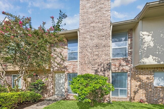 Building Photo - 2501 Bering Dr Unit 5 Rental