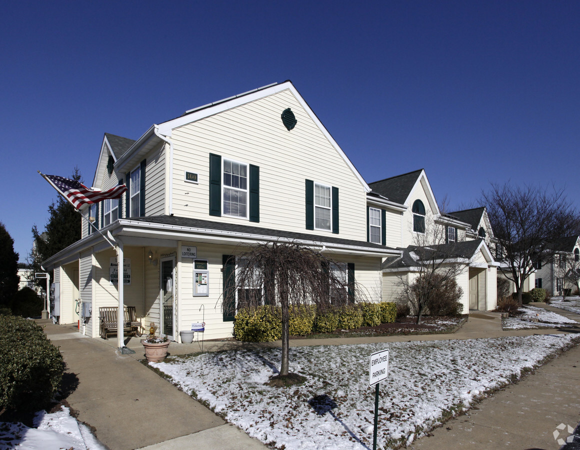 Fairfield Commons - Fairfield Commons Apartments