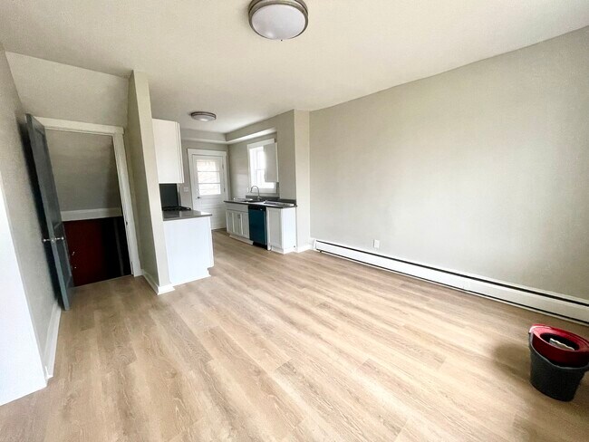 Photo - 1301 Straka St