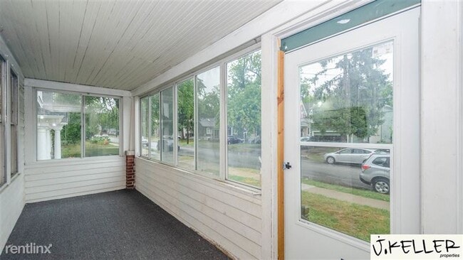 Photo - 930 Woodlawn Ave
