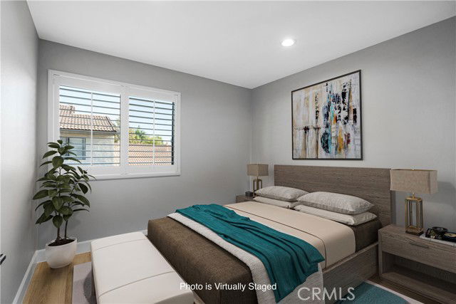 Photo - 5800 Owensmouth Ave