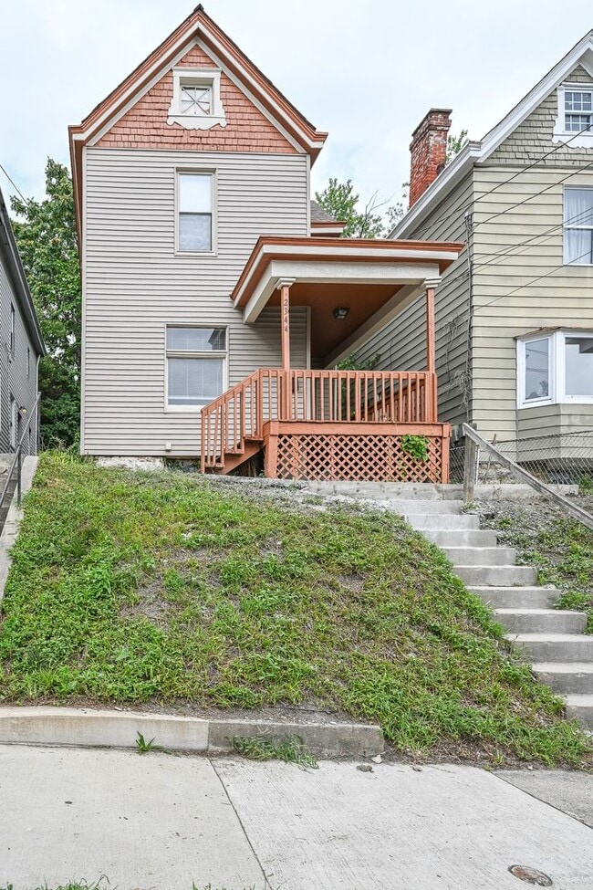 Building Photo - 2344 Victor St Unit 2344 Rental