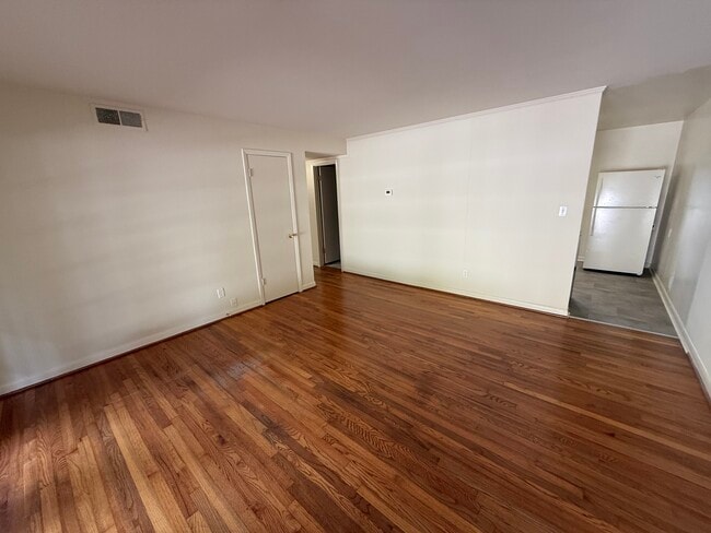 Building Photo - 425 S Church St Unit #2