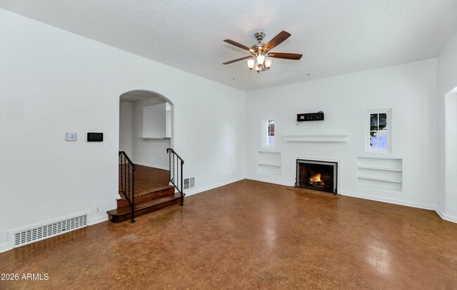 Photo - 114 W Windsor Ave