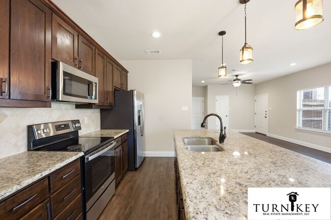 Building Photo - 809-811 Jameson St. Unit 809