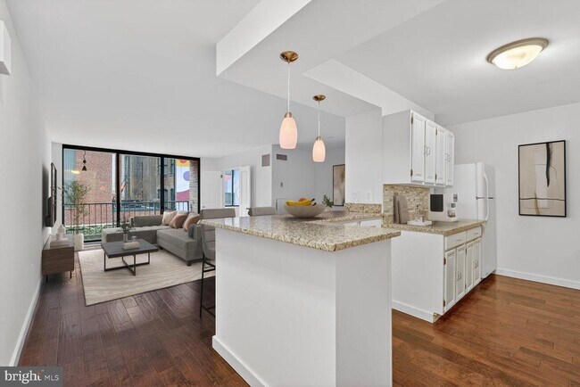 Photo - 2555 Pennsylvania Ave NW Unidad 319