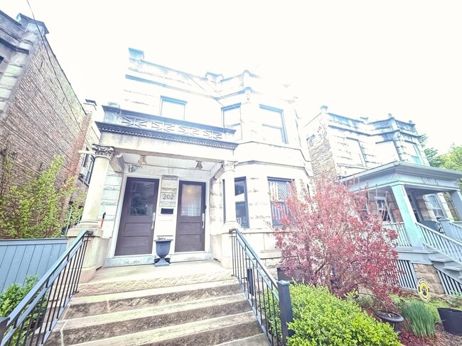 Building Photo - 202 N Marion St Unit 2