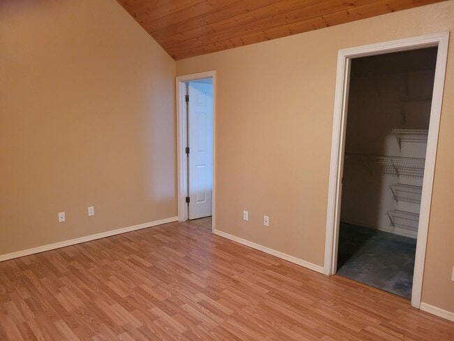 Building Photo - Newly painted  2,000+ sq home with RV parking