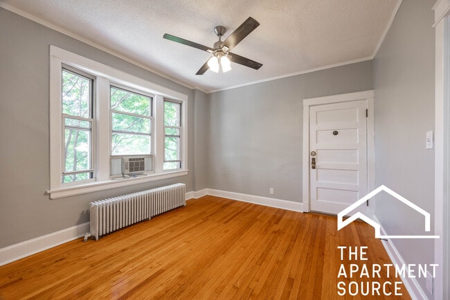 Building Photo - 3219 N Leavitt St Unit 1R