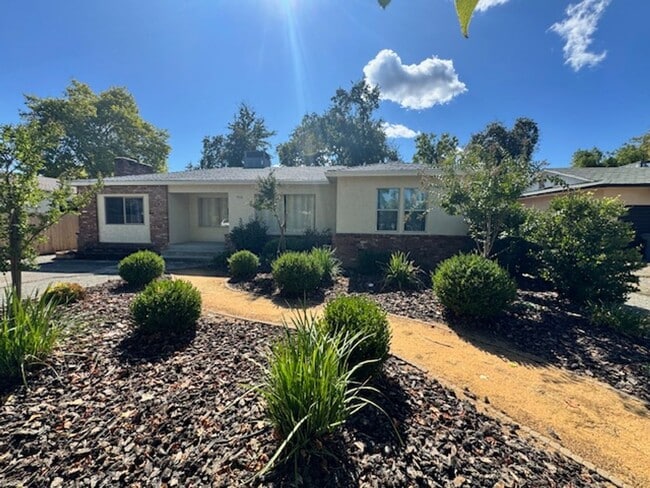Charming Updated 4-Bedroom Home in the Gar... - Charming Updated 4-Bedroom Home in the Gar...