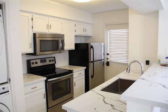 Building Photo - 11201 Lynbrook Dr Unit 2903 Rental