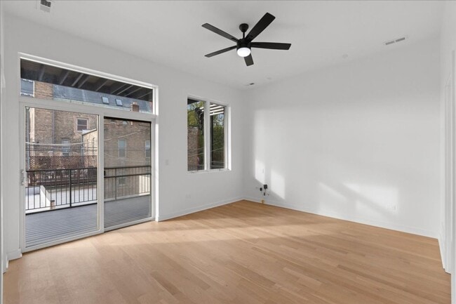Photo - Large One Bedroom In the Heart of West Town Unit 3W