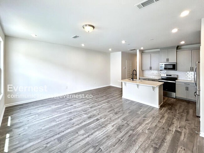 Photo - 329 Victoria Dr