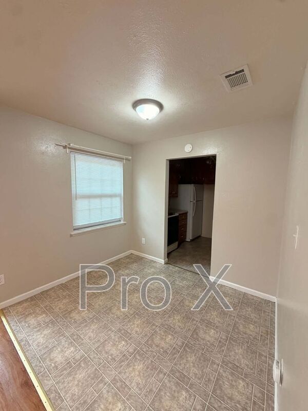 1807 Grand