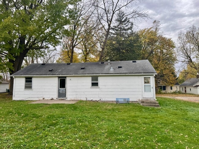 Photo - 975 S Armstrong Ave