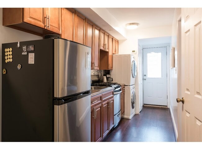 Kitchen - 1228 Simms Plz NE Unit A