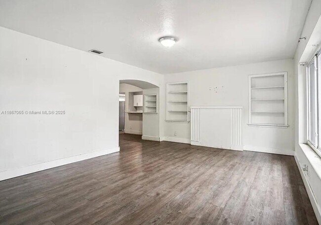 Photo - 586 NW 48th St Unidad 2