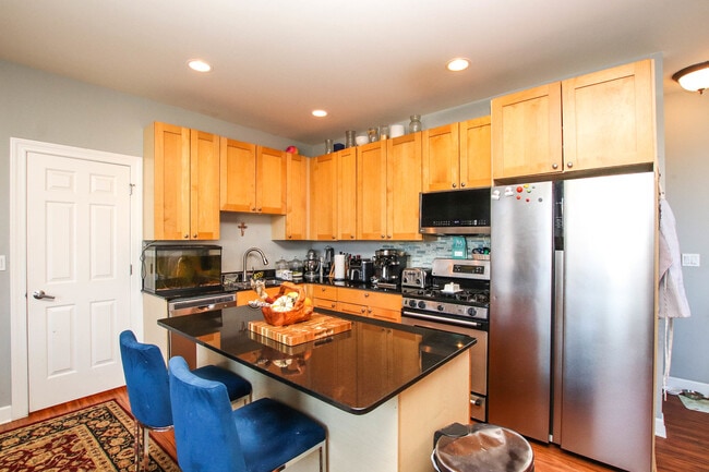 Photo - 838 N Racine Ave Unit 302