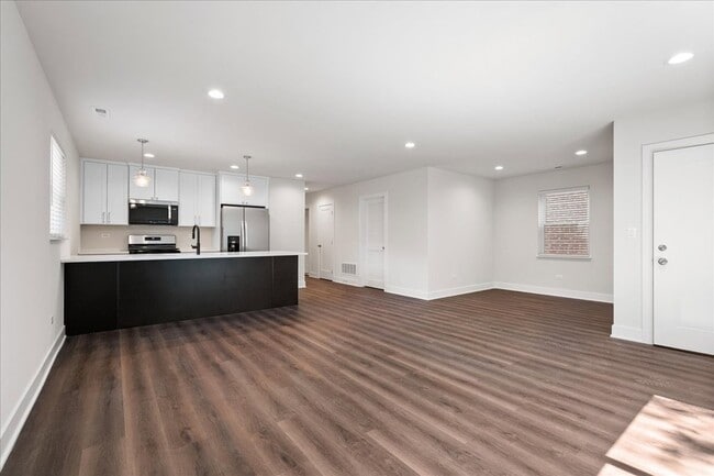 2314 W Arthur Ave Unit 4