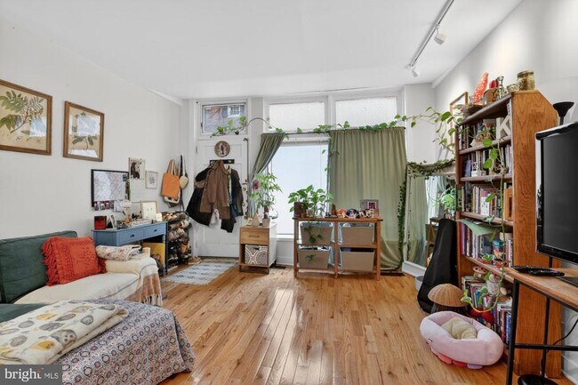 Building Photo - 258 S 9th St Unit 1F