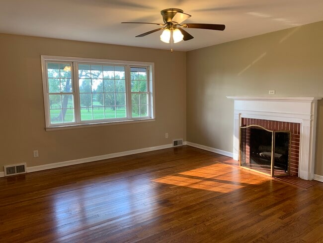 Building Photo - 2900 Newtown Pike Unit A