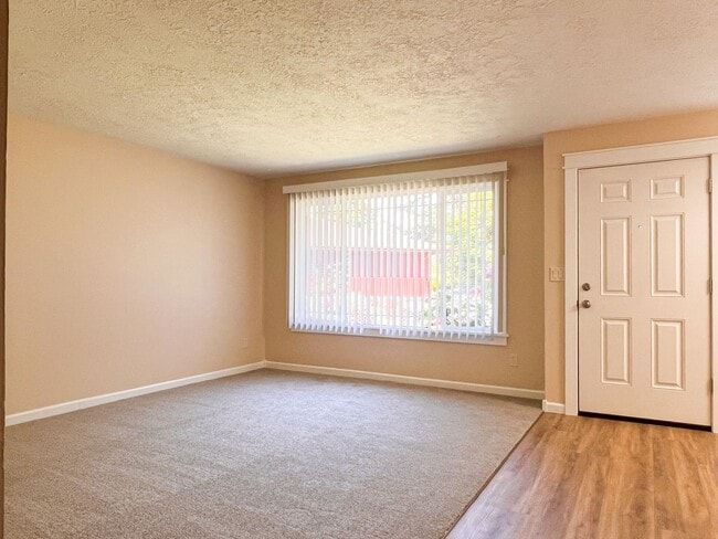 Photo - 2BD/1BA DUPLEX W/ GARAGE &YARD IN SALEM