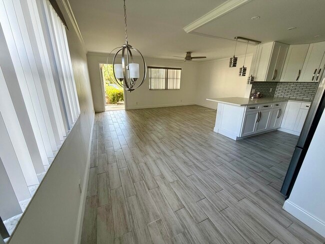 Photo - 675 Brittany Park