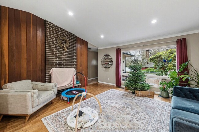 Photo - Charming 3-Bedroom Single-Family Home in Bellevue - $3,600!!