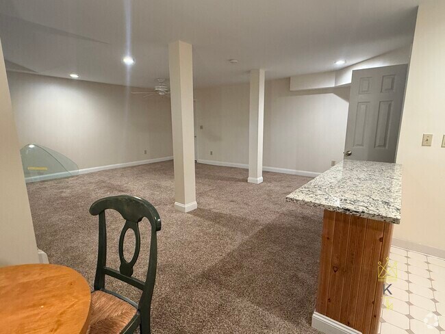Building Photo - 1100 Beacon St Rental