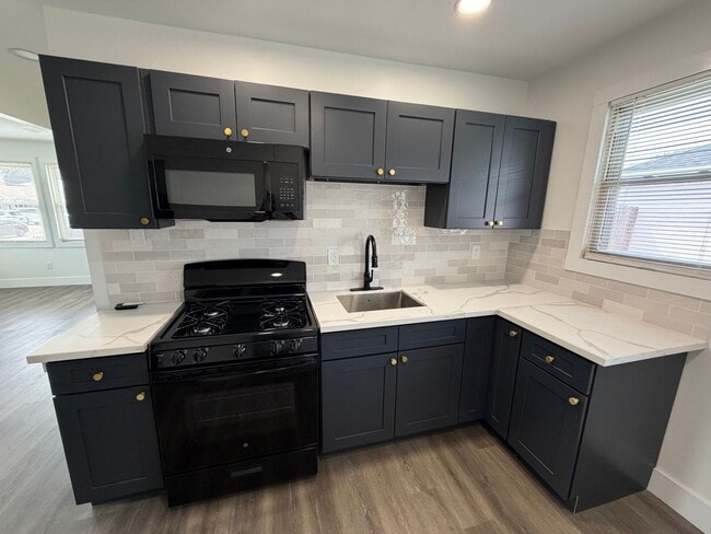 Photo - 604 N Causeway Blvd Unit B