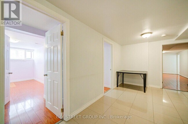 Photo - 5 Lockdare St