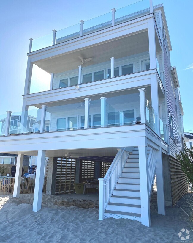 Building Photo - 1019 Fairfield Beach Rd Rental