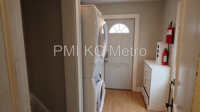 5331 Charlotte St Unidad B