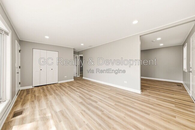 Photo - 2804 School Dr