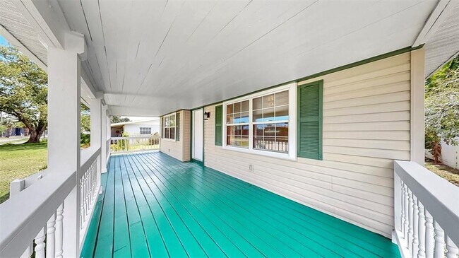 Photo - 1005 45th St W