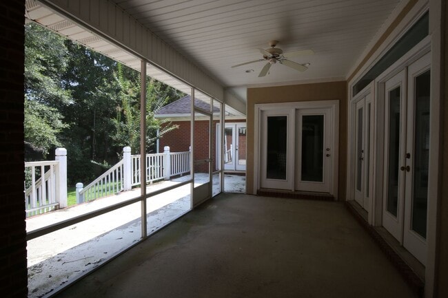 Photo - 212 North Cir