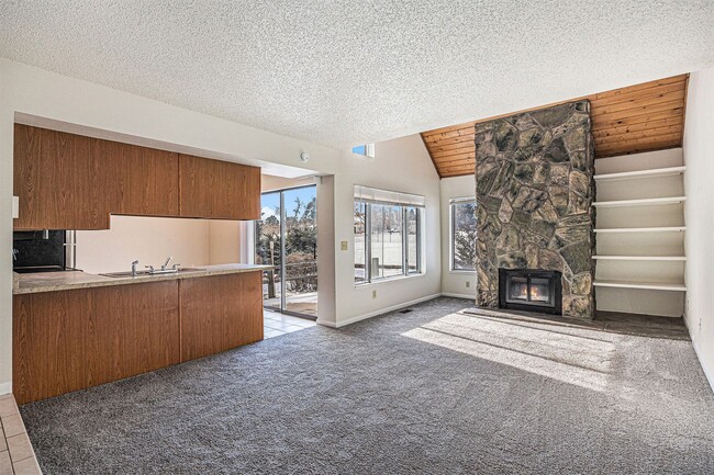 Photo - 2 Bedroom 2 Bathroom Townhome in Heather Ridge!