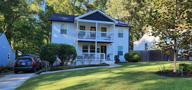 Photo - 381 Eleanor St SE