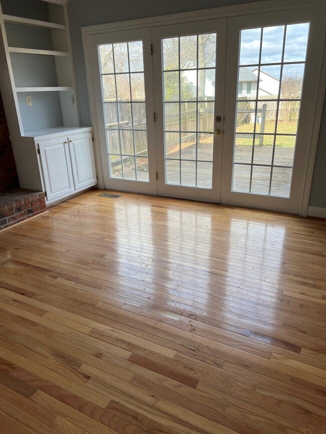 Photo - 929 Woodglen Ct