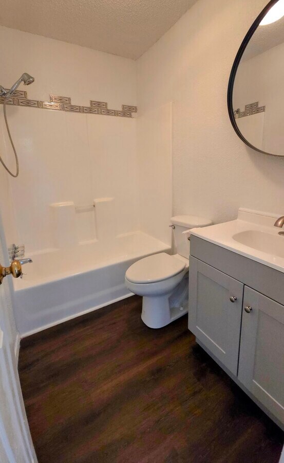 Photo - 705 11th St N