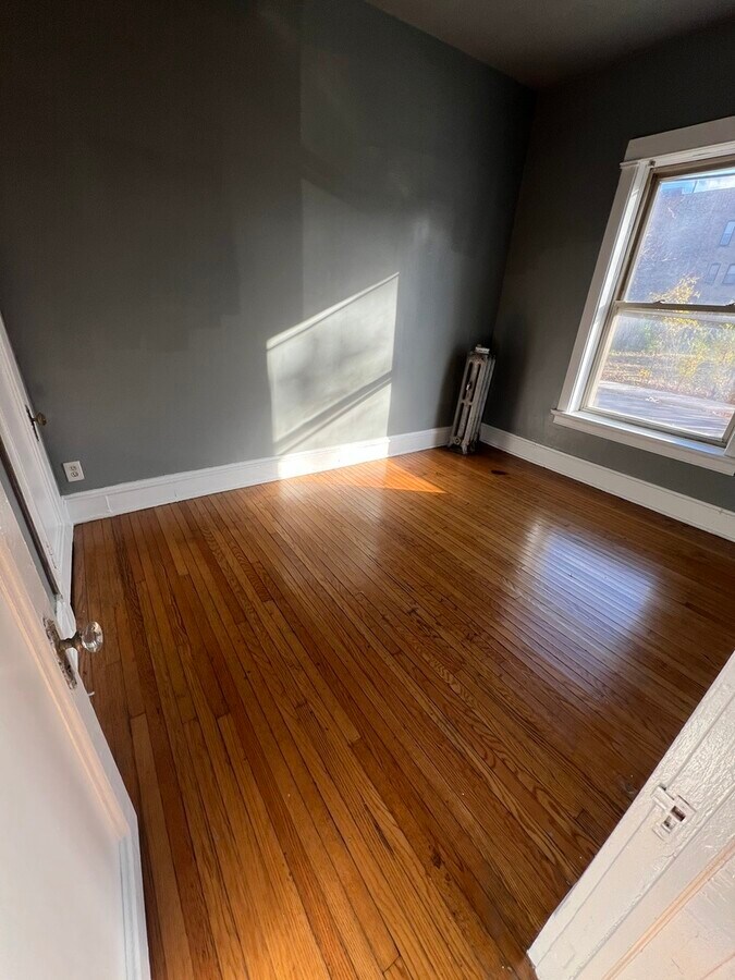 Photo - 66 E 50th St