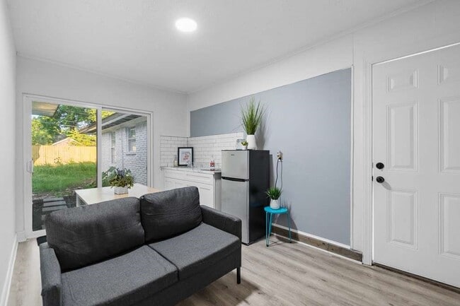 Photo - 2119 Linden Creek Ln