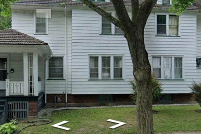 Building Photo - 485 Sawyer St